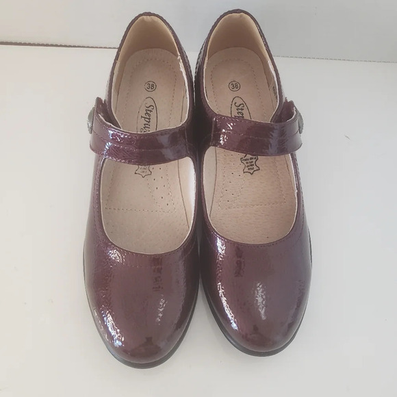 Step Wel Canada Bordo Woman's Burgundy Leather Shoes size 8. - Picture 2 of 9